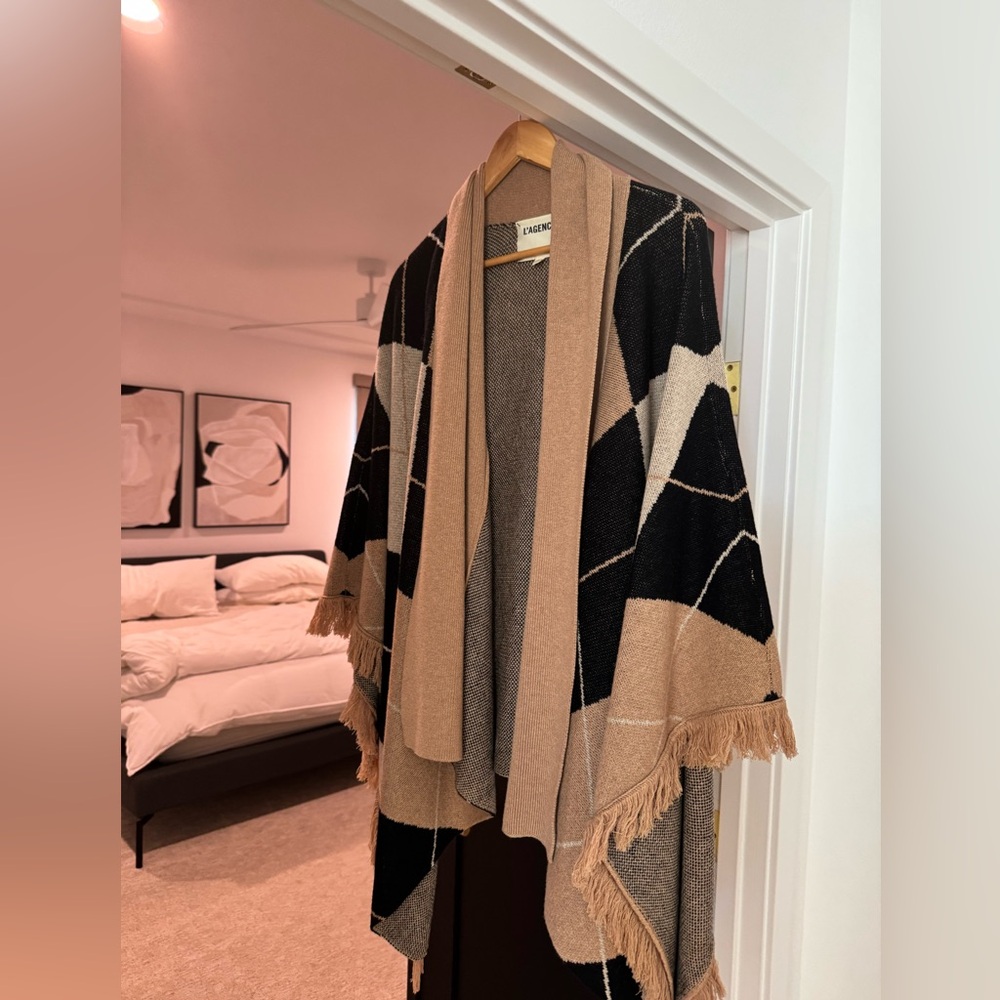 L'AGENCE Black and Tan Cape - Picture 4 of 5